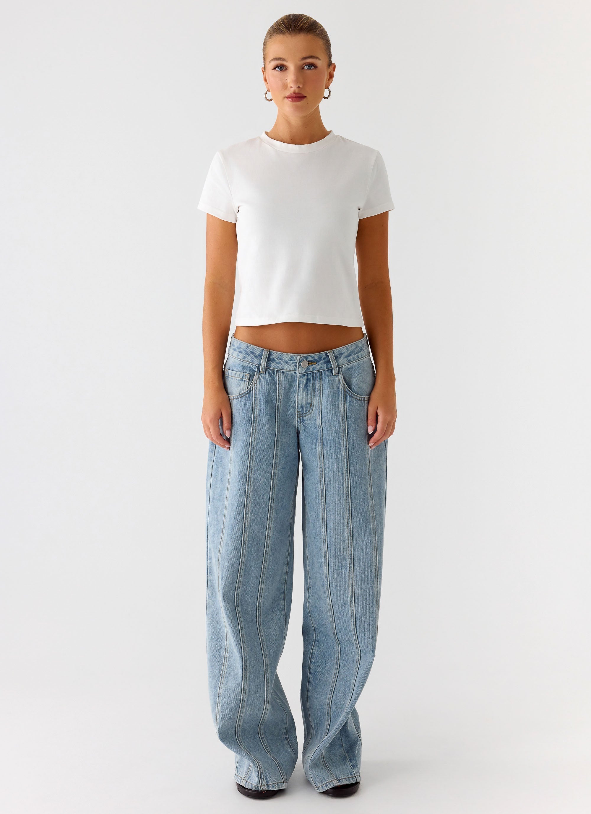 Chic Everyday Essential | Fitted Baby Tee with Round Neckline | Stylish Layering Top for Effortless Versatility