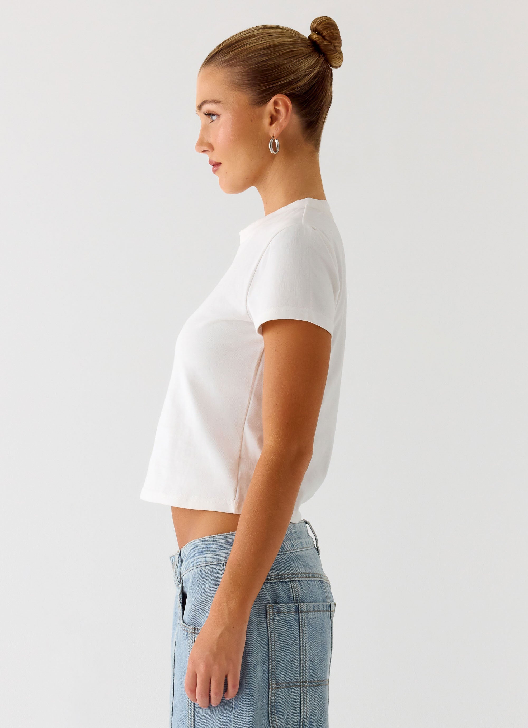 Chic Everyday Essential | Fitted Baby Tee with Round Neckline | Stylish Layering Top for Effortless Versatility