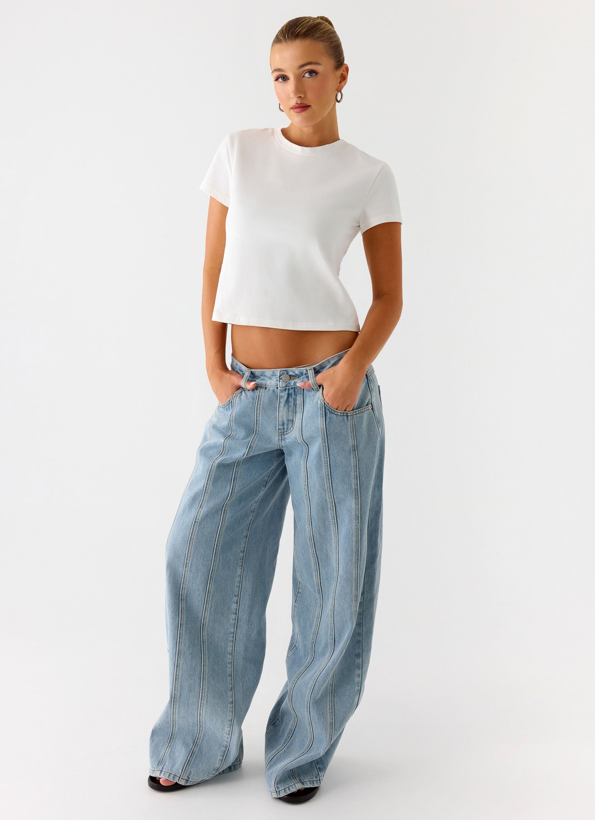 Chic Everyday Essential | Fitted Baby Tee with Round Neckline | Stylish Layering Top for Effortless Versatility